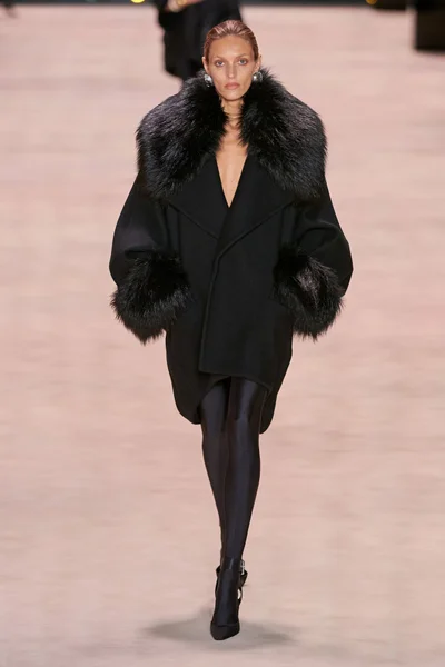 Look 32
